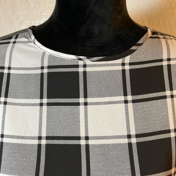 Rue21 black and white blouse size M NWT - Picture 2 of 11